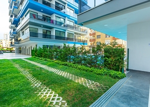 ضمن مجمع فاخر -اول صف على البحر - شقة غرفتين وصالة - مهموتلار / الانيا 