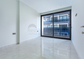 ضمن مجمع فاخر -اول صف على البحر - شقة غرفتين وصالة - مهموتلار / الانيا 