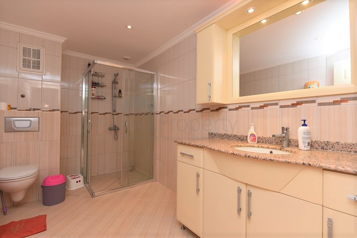 اطلالة بحرية -شقة عائلية واسعة - مجمع يضم كافة الخدمات - مهموتلار / الانيا 