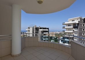 اطلالة بحرية -شقة عائلية واسعة - مجمع يضم كافة الخدمات - مهموتلار / الانيا 