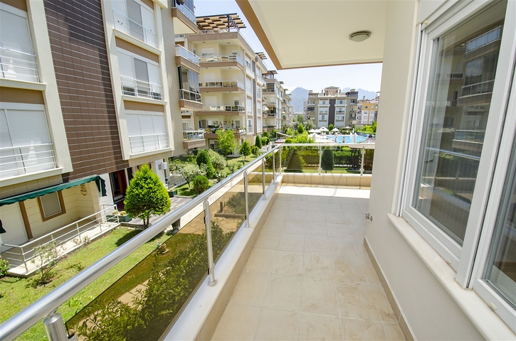 شقة واسعة 3 + 1 في مجمع 500 م على البحر في انطاليا