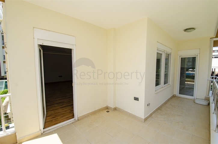 شقة واسعة 3 + 1 في مجمع 500 م على البحر في انطاليا