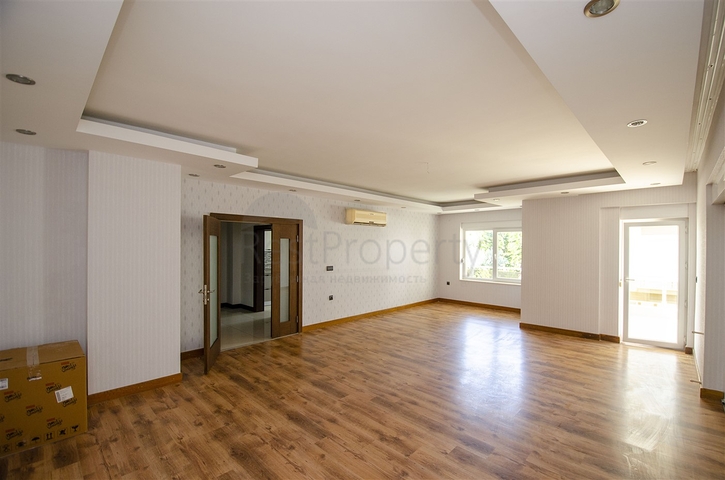 شقة واسعة 3 + 1 في مجمع 500 م على البحر في انطاليا