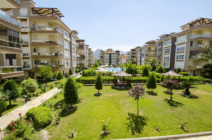 شقة واسعة 3 + 1 في مجمع 500 م على البحر في انطاليا