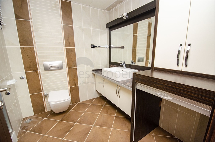 شقة واسعة 3 + 1 في مجمع 500 م على البحر في انطاليا