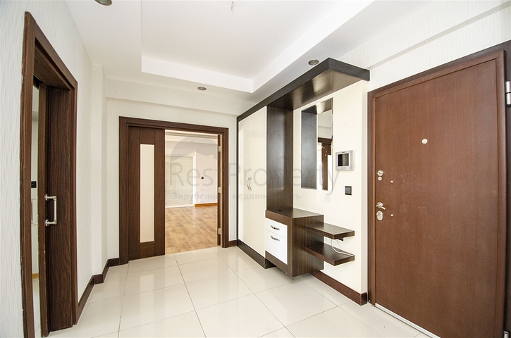 شقة واسعة 3 + 1 في مجمع 500 م على البحر في انطاليا