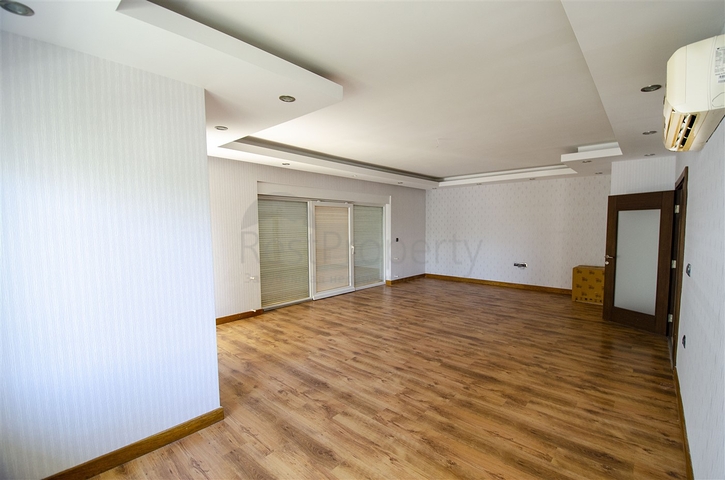 شقة واسعة 3 + 1 في مجمع 500 م على البحر في انطاليا