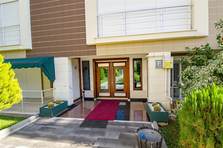 شقة واسعة 3 + 1 في مجمع 500 م على البحر في انطاليا