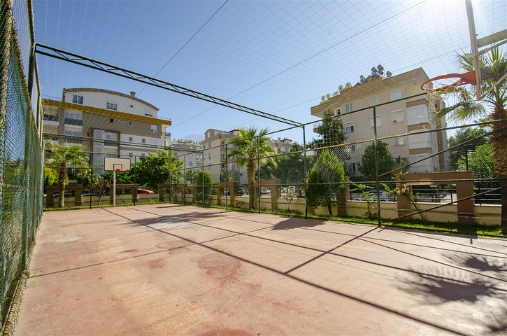 شقة واسعة 3 + 1 في مجمع 500 م على البحر في انطاليا