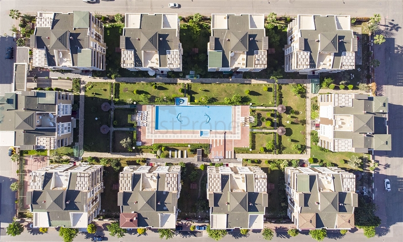 شقة واسعة 3 + 1 في مجمع 500 م على البحر في انطاليا