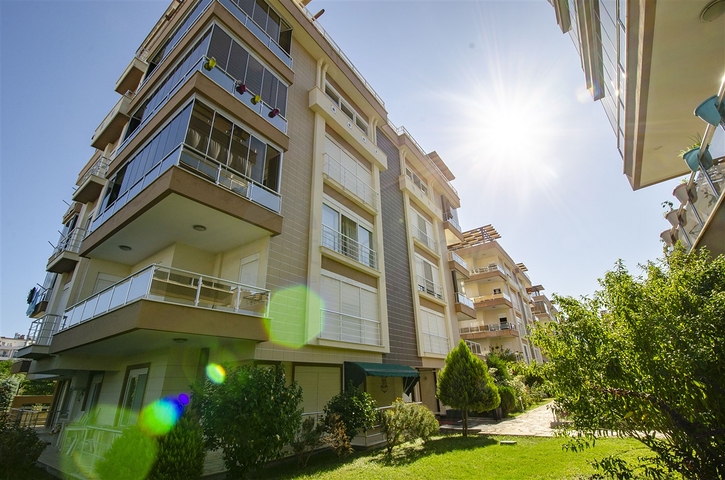 شقة واسعة 3 + 1 في مجمع 500 م على البحر في انطاليا