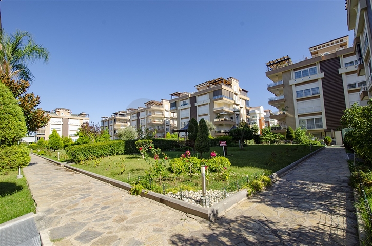 شقة واسعة 3 + 1 في مجمع 500 م على البحر في انطاليا