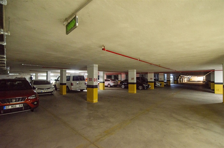 شقة واسعة 3 + 1 في مجمع 500 م على البحر في انطاليا