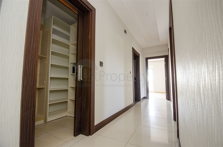 شقة واسعة 3 + 1 في مجمع 500 م على البحر في انطاليا