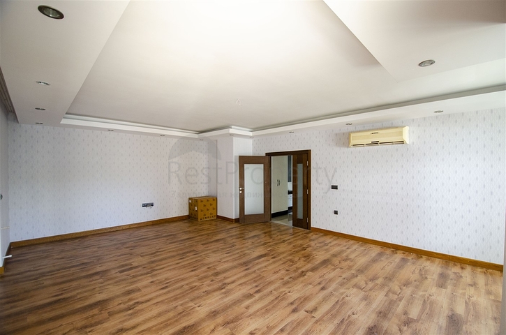 شقة واسعة 3 + 1 في مجمع 500 م على البحر في انطاليا