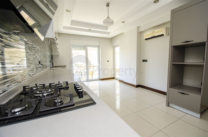 شقة واسعة 3 + 1 في مجمع 500 م على البحر في انطاليا