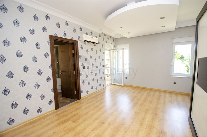 شقة واسعة 3 + 1 في مجمع 500 م على البحر في انطاليا