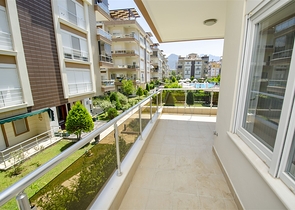 شقة واسعة 3 + 1 في مجمع 500 م على البحر في انطاليا