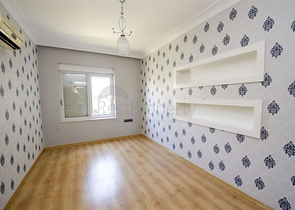 شقة واسعة 3 + 1 في مجمع 500 م على البحر في انطاليا