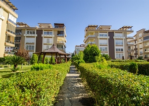 شقة واسعة 3 + 1 في مجمع 500 م على البحر في انطاليا