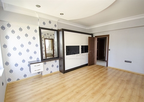 شقة واسعة 3 + 1 في مجمع 500 م على البحر في انطاليا