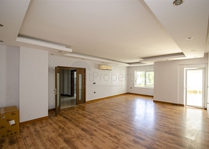 شقة واسعة 3 + 1 في مجمع 500 م على البحر في انطاليا