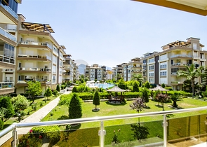 شقة واسعة 3 + 1 في مجمع 500 م على البحر في انطاليا