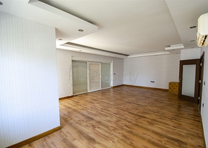 شقة واسعة 3 + 1 في مجمع 500 م على البحر في انطاليا