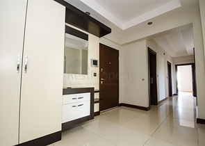 شقة واسعة 3 + 1 في مجمع 500 م على البحر في انطاليا