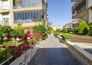 شقة واسعة 3 + 1 في مجمع 500 م على البحر في انطاليا