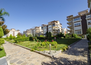 شقة واسعة 3 + 1 في مجمع 500 م على البحر في انطاليا