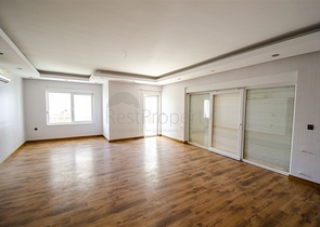 شقة واسعة 3 + 1 في مجمع 500 م على البحر في انطاليا