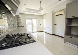 شقة واسعة 3 + 1 في مجمع 500 م على البحر في انطاليا