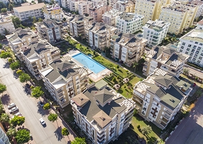 شقة واسعة 3 + 1 في مجمع 500 م على البحر في انطاليا