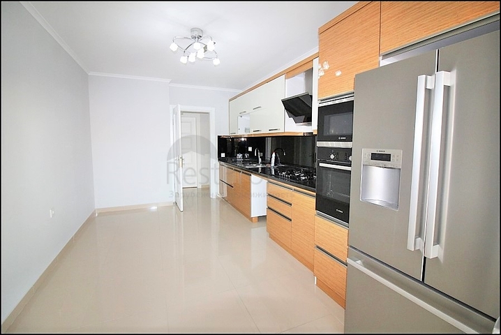 سعر مناسب - شقة 3 غرف - مطبخ منفصل - ضمن مجمع سكني حديث - مهوتلار / الانيا 