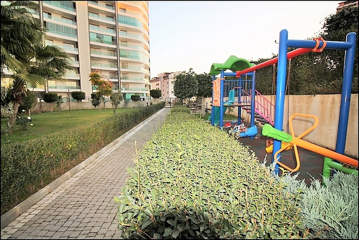 سعر مناسب - شقة 3 غرف - مطبخ منفصل - ضمن مجمع سكني حديث - مهوتلار / الانيا 