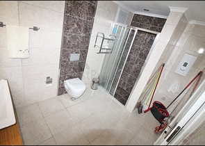 سعر مناسب - شقة 3 غرف - مطبخ منفصل - ضمن مجمع سكني حديث - مهوتلار / الانيا 