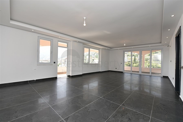 اطلالة بحر وقلعة - دوبلكس واسعة 550 متر مربع- مركز الانيا 