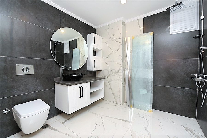 اطلالة بحر وقلعة - دوبلكس واسعة 550 متر مربع- مركز الانيا 