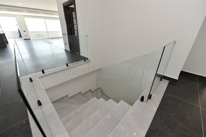 اطلالة بحر وقلعة - دوبلكس واسعة 550 متر مربع- مركز الانيا 