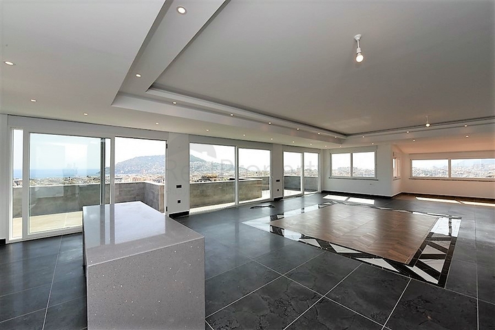 اطلالة بحر وقلعة - دوبلكس واسعة 550 متر مربع- مركز الانيا 