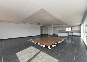 اطلالة بحر وقلعة - دوبلكس واسعة 550 متر مربع- مركز الانيا 