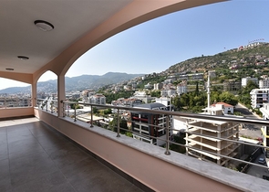 اطلالة بحر وقلعة - دوبلكس واسعة 550 متر مربع- مركز الانيا 