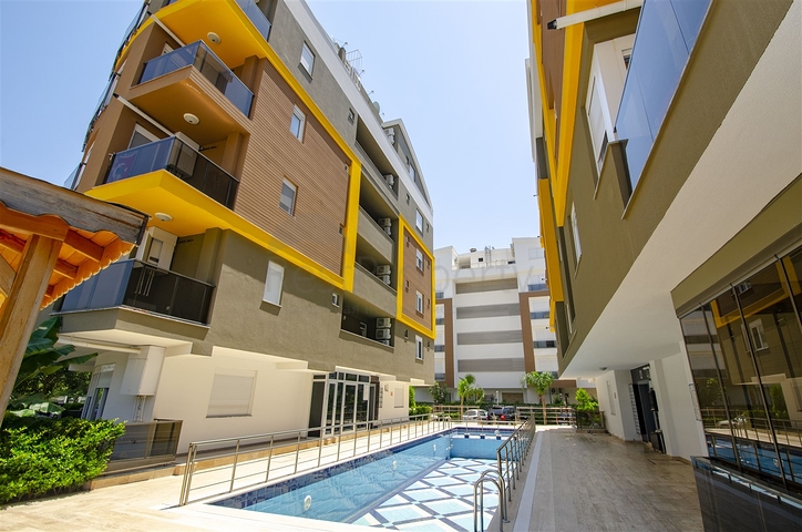 شقة 2 + 1 في مجمع بالقرب من نهر بواشاي أنطاليا