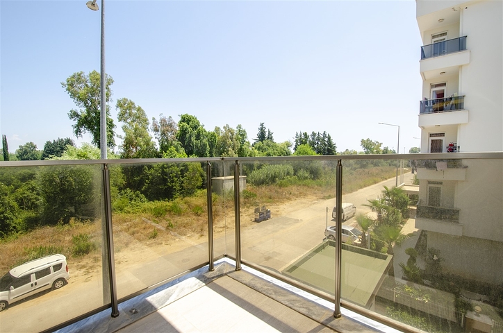 شقة 2 + 1 في مجمع بالقرب من نهر بواشاي أنطاليا