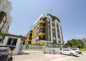 شقة 2 + 1 في مجمع بالقرب من نهر بواشاي أنطاليا