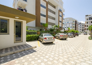 شقة 2 + 1 في مجمع بالقرب من نهر بواشاي أنطاليا