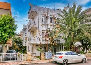 شقة 4 + 2 مجدده عالي الجودة في منطقة لارا