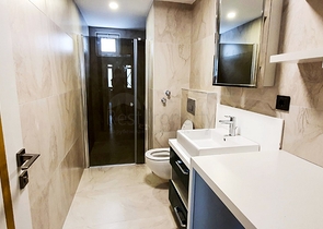 شقة 4 + 2 مجدده عالي الجودة في منطقة لارا