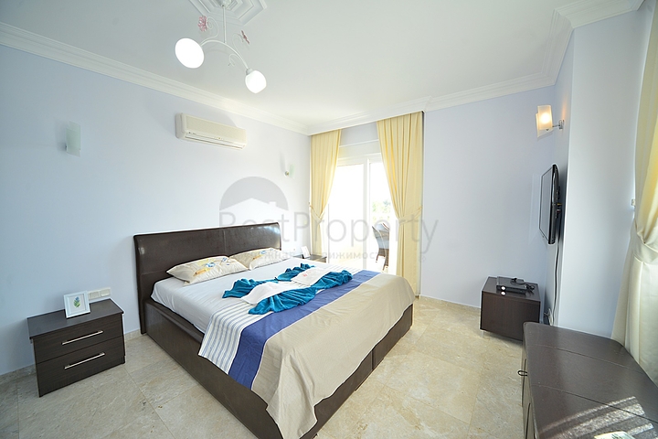 فيلا مستقلة مع مسبح خاص في مركز الانيا 